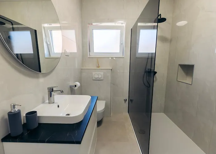 Martha's Oliveyard Biograd na Moru