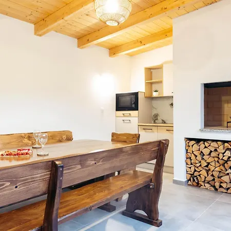 Martha's Oliveyard Biograd Na Moru